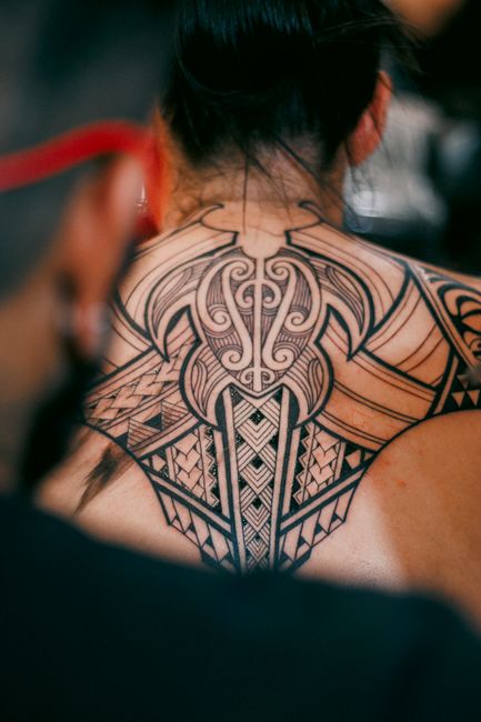 Blackwork · mandala geométrico espalda · Dante